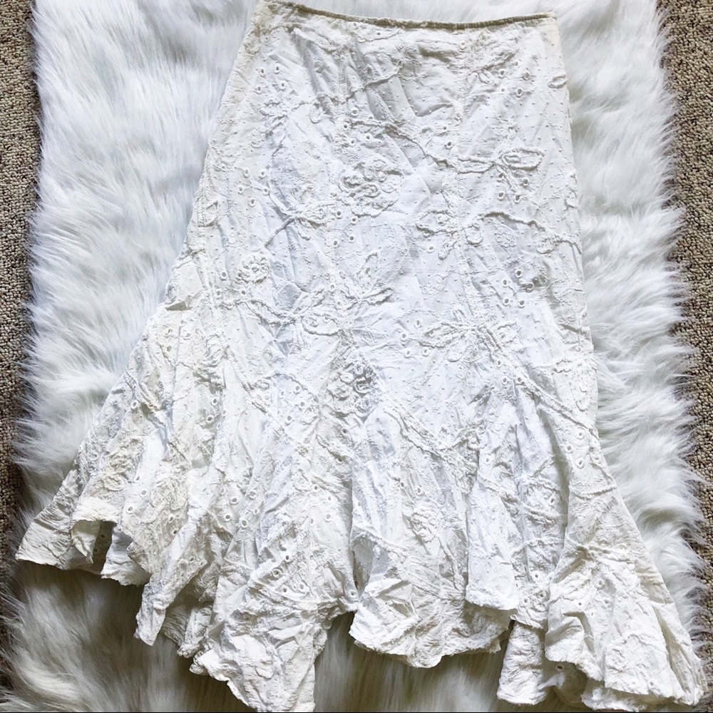 Frank Lyman Eyelet White Floral Design Skirt